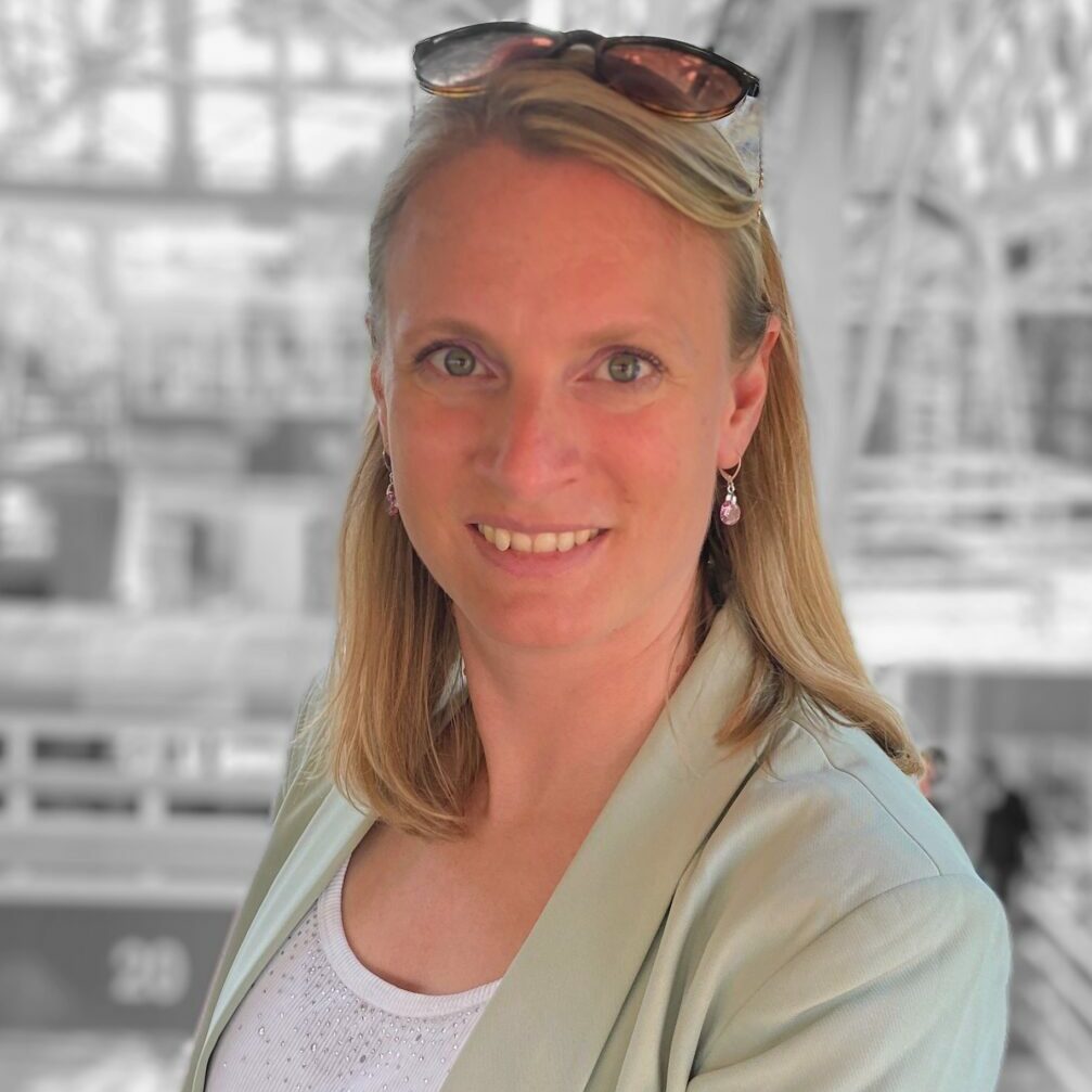 Daniela Schuster Daniela Schuster lächelt freundlich